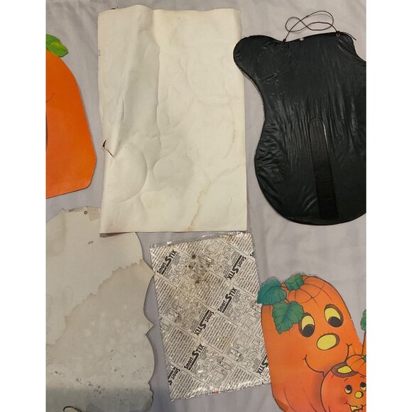 Vintage 18 Halloween Decorations Big Die Cuts Placemats Bat Clings Variety Lot - Picture 7 of 15